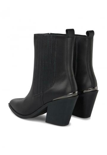 Полусапожки на высоком каблуке