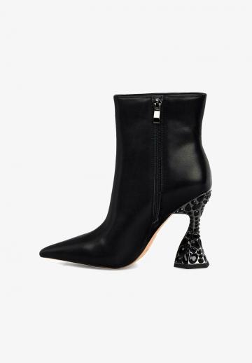 Полусапожки на высоком каблуке