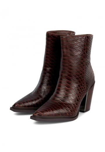 Полусапожки на высоком каблуке