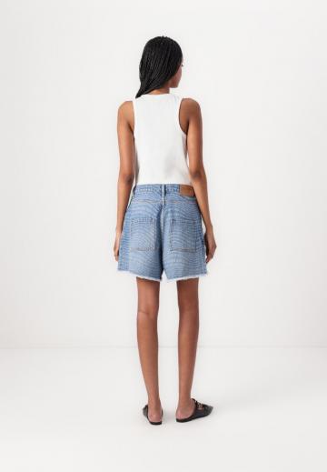 Джинсовые шорты