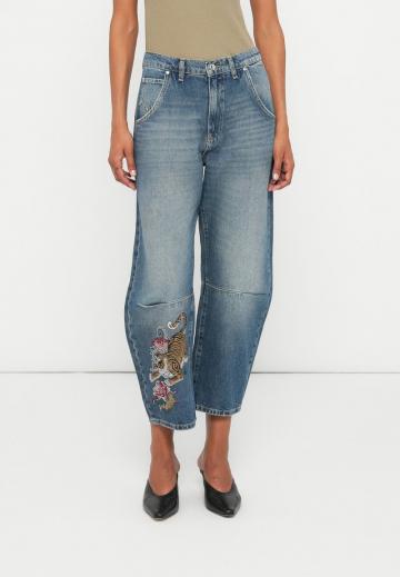 Короткие джинсы