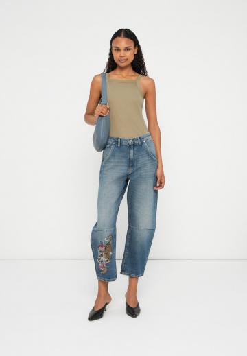 Короткие джинсы