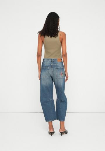 Короткие джинсы