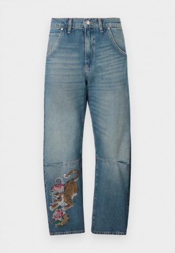 Короткие джинсы