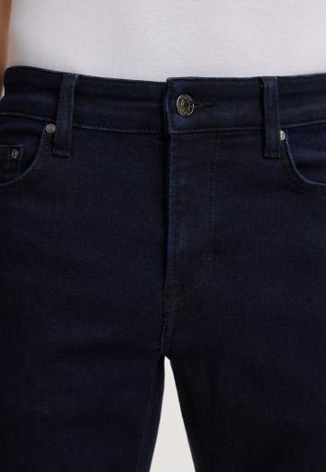 Узкие джинсы