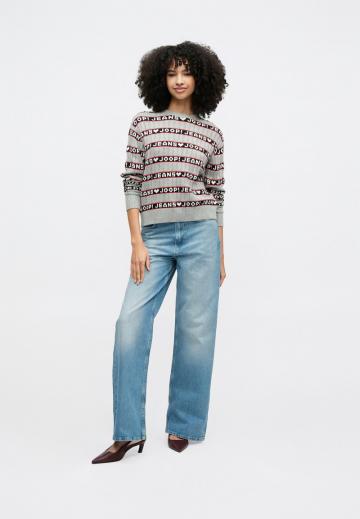 Пуловер в полоску