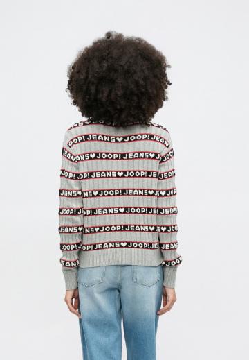 Пуловер в полоску