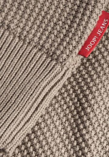 Вязаная кофта