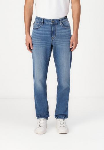 Узкие джинсы