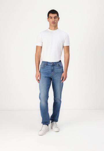 Узкие джинсы