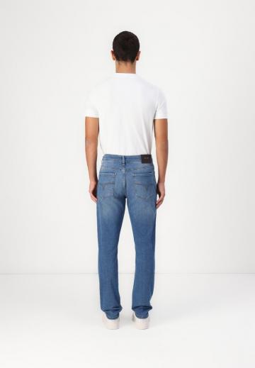 Узкие джинсы