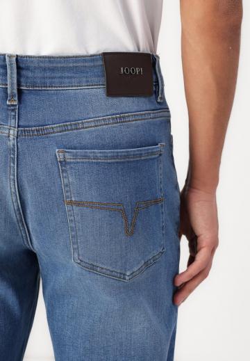 Узкие джинсы