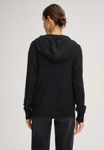 Пуловер с капюшоном