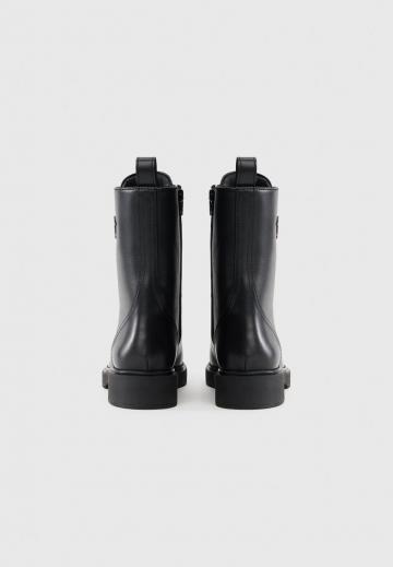 Ботинки на шнуровке