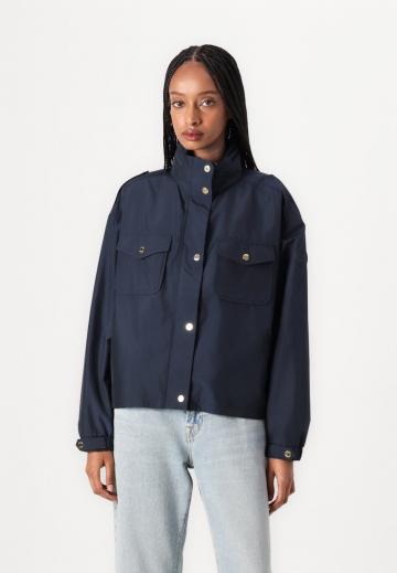 Куртка с накладнымит карманами