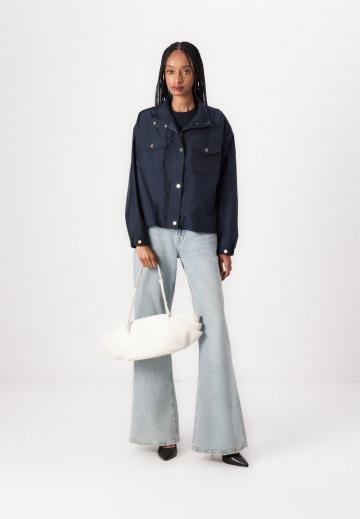 Куртка с накладнымит карманами