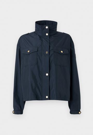 Куртка с накладнымит карманами