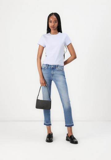 Короткие джинсы