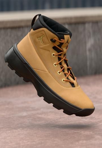 Ботинки на шнуровке