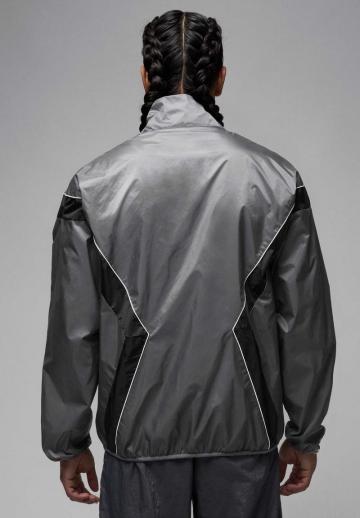 Спортивная куртка