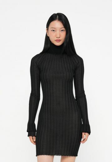 Вязаное платье