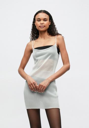 Вязаное платье