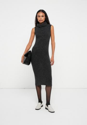 Вязаное платье