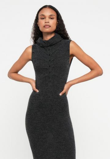 Вязаное платье