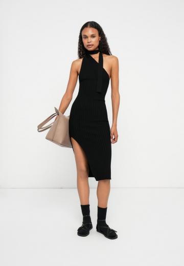 Вязаное платье