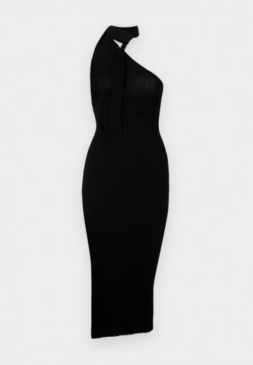 Вязаное платье