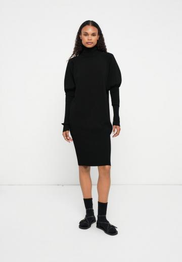 Вязаное платье