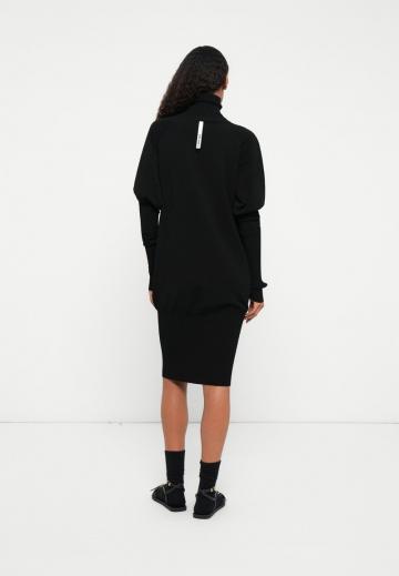 Вязаное платье