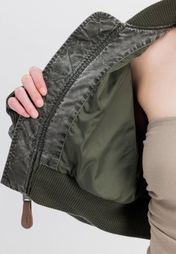 Куртка с накладнымит карманами