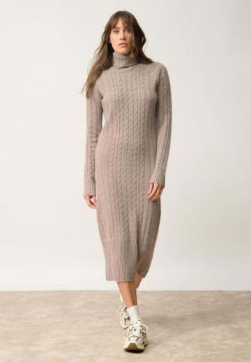 Вязаное платье