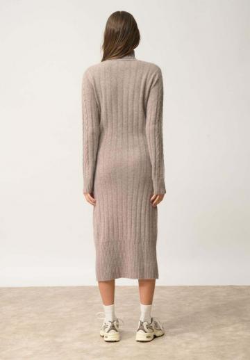 Вязаное платье