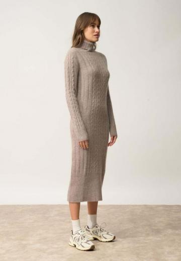 Вязаное платье
