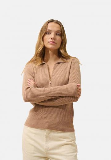 Пуловер с воротником поло