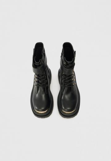 Ботинки на шнуровке