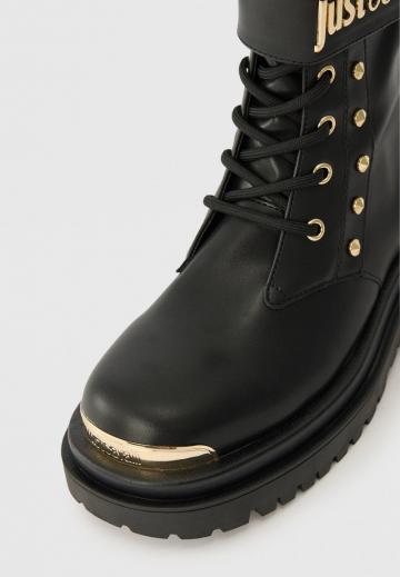 Ботинки на шнуровке