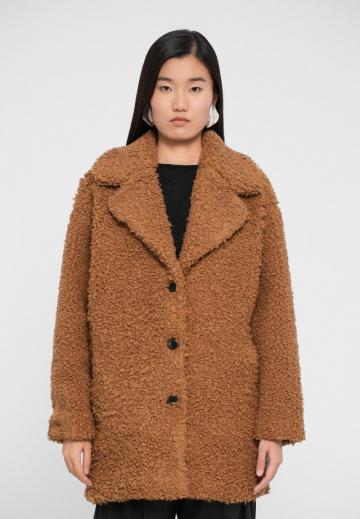 Короткое пальто