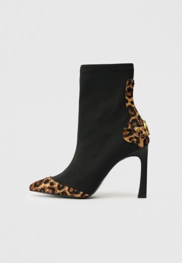 Высокие сапоги