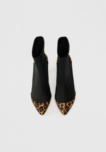 Высокие сапоги