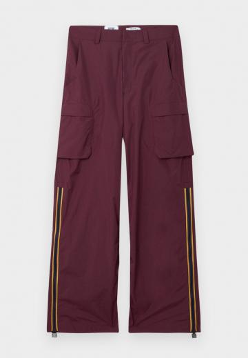 Брюки с накладными карманами