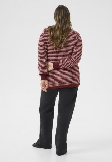 Пуловер в полоску