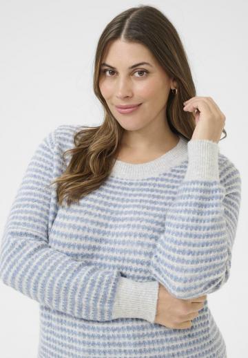 Пуловер в полоску