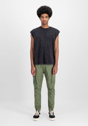 Брюки с накладными карманами