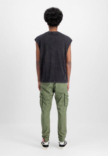 Брюки с накладными карманами