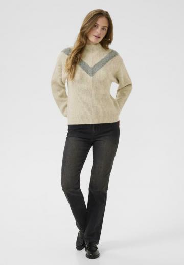 Пуловер в полоску