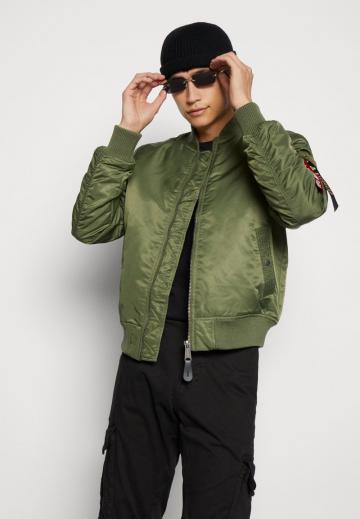 Куртка бомбер