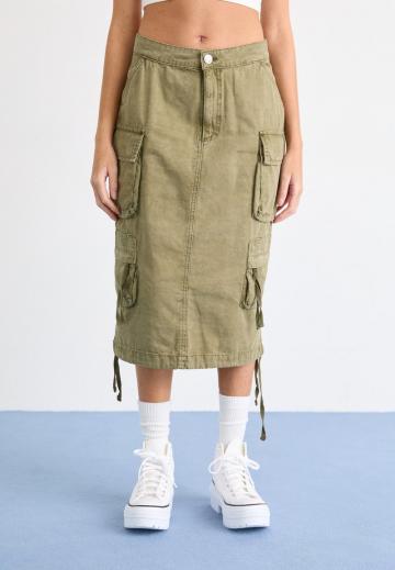 Юбка с накладными карманами